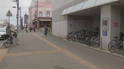 【衝撃】北海道のクソガキッズ6人、30代の男性を殴る蹴るして強盗www