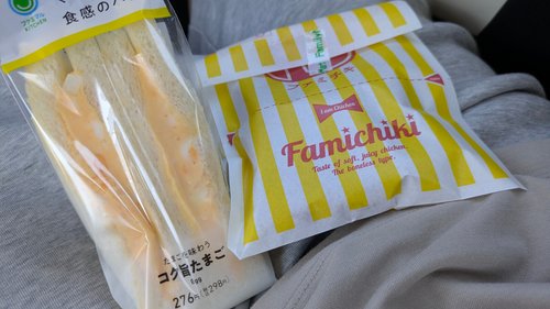 【画像】たまごサンドにファミチキ挟むと美味いって外国人が騒いでるらしい