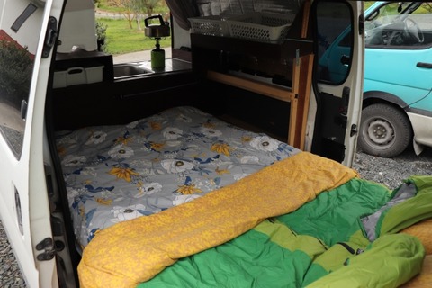 この条件で車中泊できる車探してる