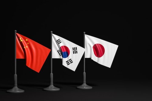 【悲報】中国を父さん韓国を兄さんとかいうやつ