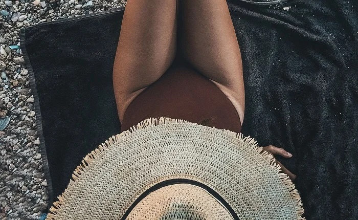 【画像】海水浴場でエッチなお姉さんの撮影成功ｗｗｗ