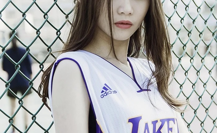 【画像】ヤクルトお姉さん、なかなかエッチｗ