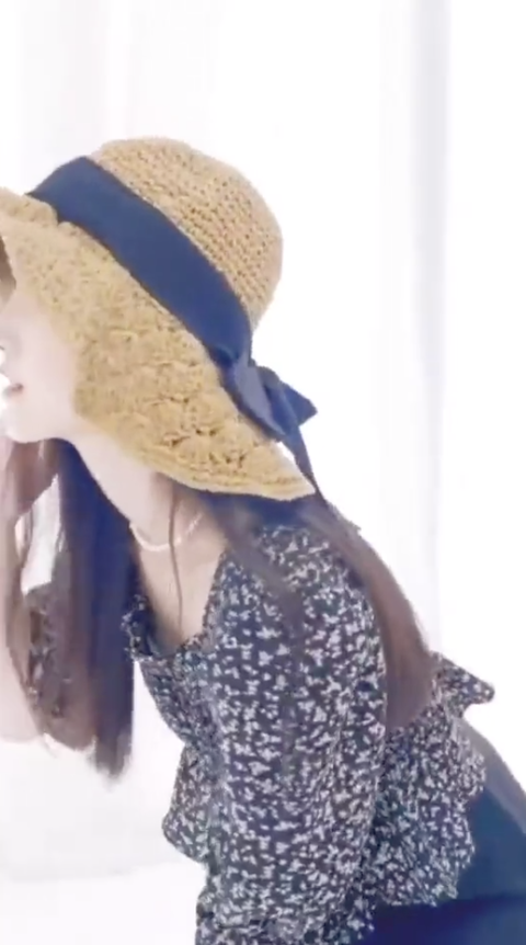 久保史緖里がVゾーンの奥の白い布をうっかり魅せるwww｟画像あり｠