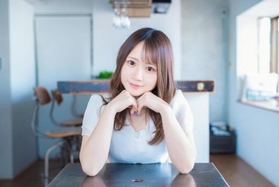 【画像】無名な女性タレント、へそ出ししてしまうwww