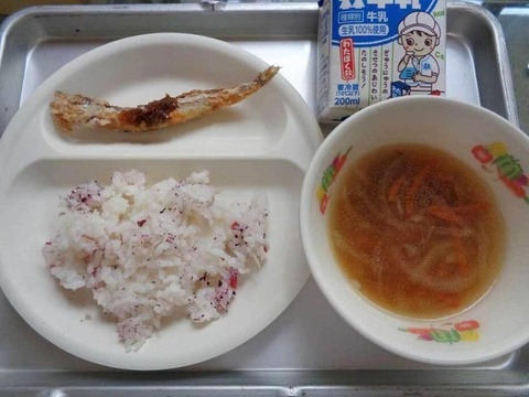 【埼玉】“ししゃも1匹”給食に「お金払っても良いからもっと食べさせて」　保護者が疑問視、ネットも違和感続出