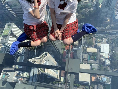 【画像】パ〇チラスポット、発見されるwww