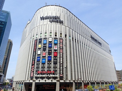 【悲報】イラストレーターさん、ヨドバシ店内で「高市やめろ　戦争反対」運動を開始www