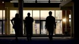 京都キッズ失踪の小学校で保護者説明会「子どもの安全どうするんだ！」→学校が謝罪