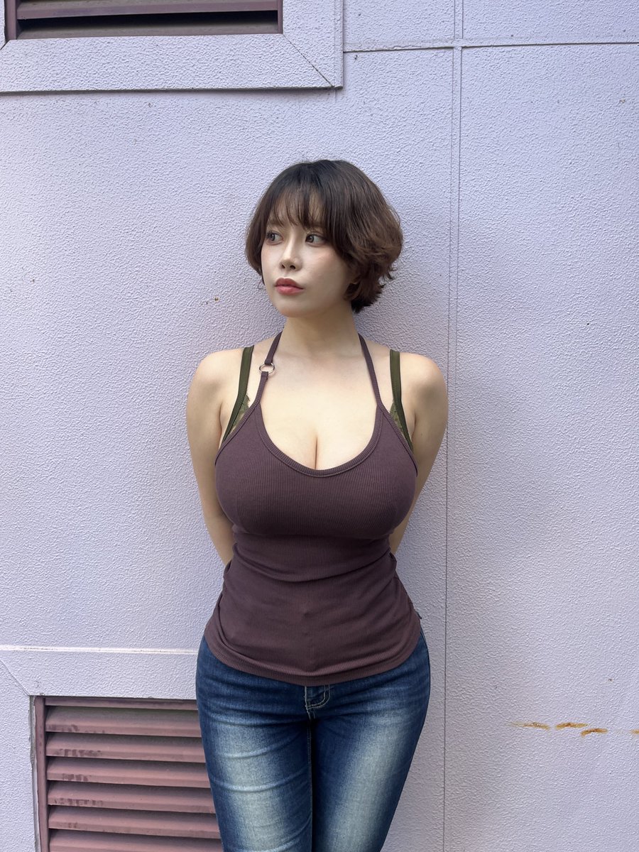 【画像】この子、めっちゃおっぱいデカイじゃん！