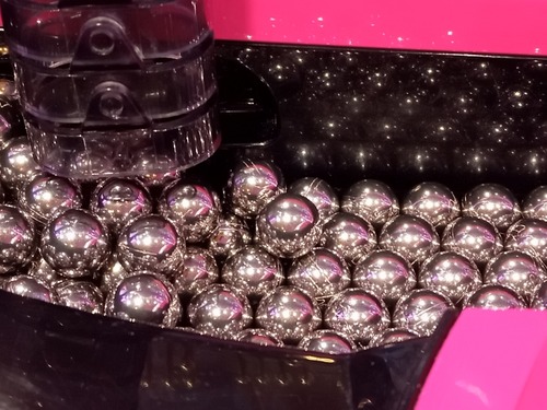 おしぼりでパチンコ玉に油を塗る不正行為で市職員31歳男性を逮捕