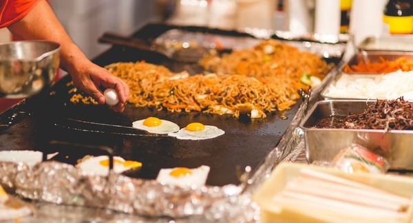 【愕然画像】日清焼きそばさん、とんでもない手法で消費者に焼きそばを売りつけてくる！！！