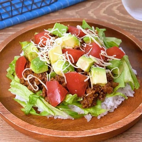 【困惑】「タコライス（タコは入っていない）」←こういうやつ、名前の由来がガチで意外だった