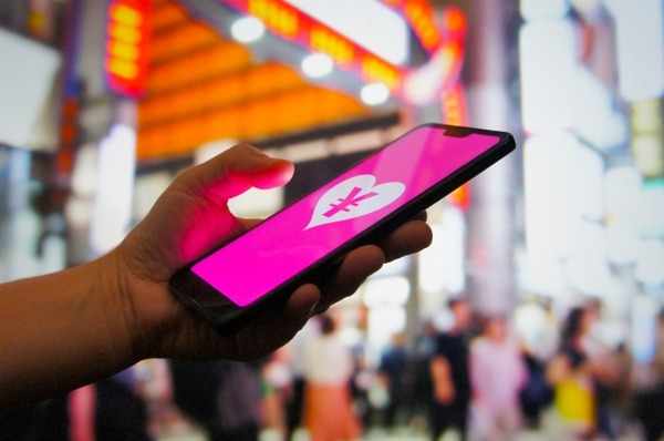 【画像】パパ活待機中の子が20人ぐらい激写される⇒・・・・・。