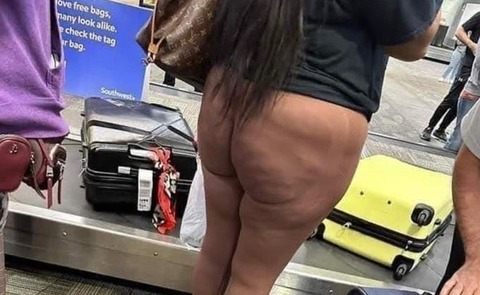 【朗報】お尻丸出しドスケべまんさん、発見される(ガチ)www