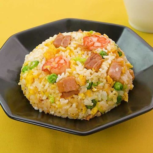 【悲報】お前ら「チャーハン作る時は油をケチるな！米を揚げる勢いで！」ワイ「はぇ〜やってみるか！」