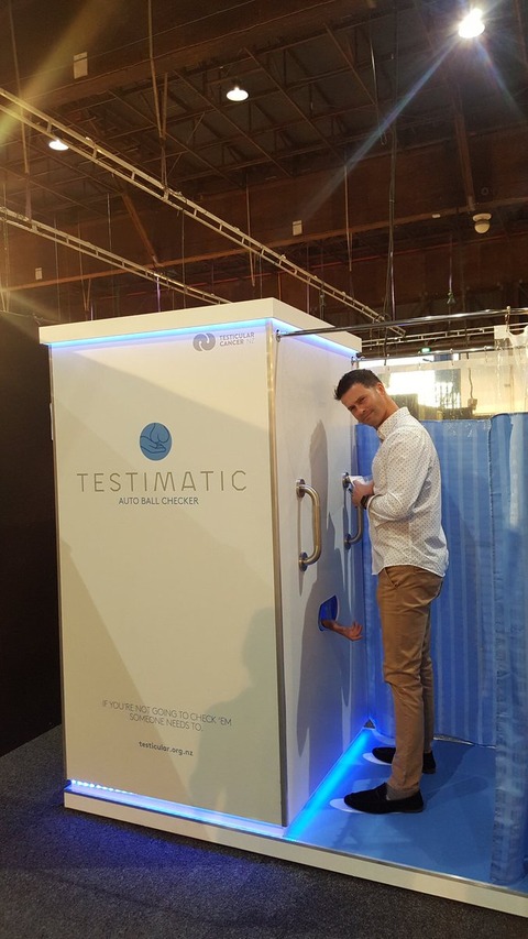 【画像】イギリスで公衆射精ボックスがテスト導入、少子化や性犯罪抑止に