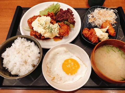 白飯食べ放題の店に来たから100杯食うわ