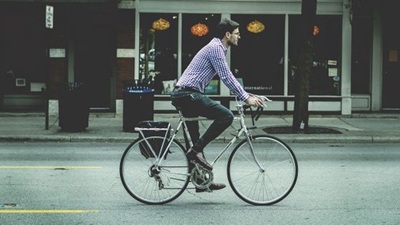 警察「自転車は無理して車道走らなくてもええんやでｗ」