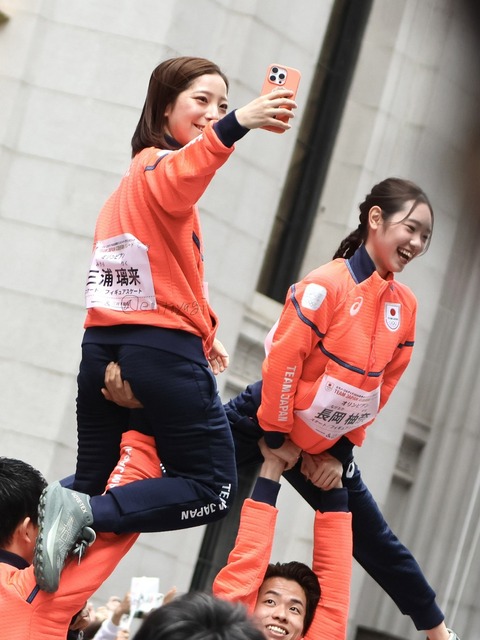 【悲報】りくりゅうペア、がっつり万個を触ってると判明www