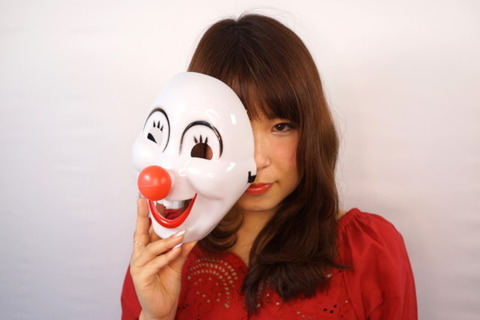 【画像】例の美人すぎる犯罪者の卒アルwww