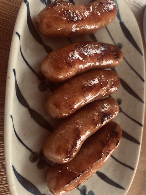 【画像】夜食にウインナー焼いたwww