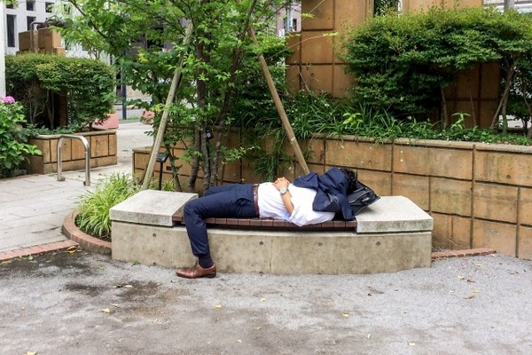 【愕然】企業「クビにできないし働かないおじさんはド田舎の工事現場でキッツイ作業でもやらせて自分から辞めてもらおうwｗ」⇒結果！