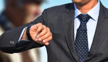 警備員俺「身分証は？」男「ない」俺「決まりなんで通せません」先輩「おい取締役だぞ！」俺「えっ！」→結果…