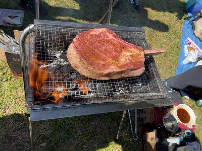 【悲報】日本人「BBQの火力強すぎちゃったな…」アメリカ人「死ねよ、口を閉じろ！」
