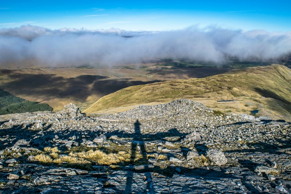 登山山頂ワイ「ｽｩ~ｯ…(煙草の煙を肺に溜め込む音)………ぷはぁ！うっま！美味くて死ぬ！」