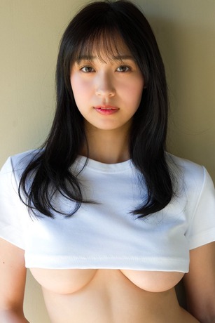 【衝撃画像】溝端葵、1st写真集で下乳＆Tバックを解禁してしまうwww最旬グラビアクイーンが限界まで踏み込んだ表現に挑戦！！！