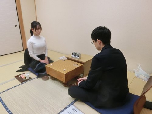 【画像】女流棋士さん、エッッッすぎて対局に集中できない