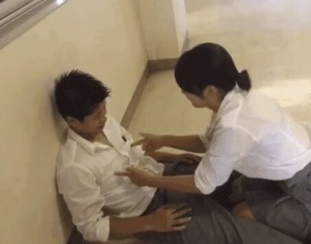 【画像】カップルの乳.首あてゲームwww