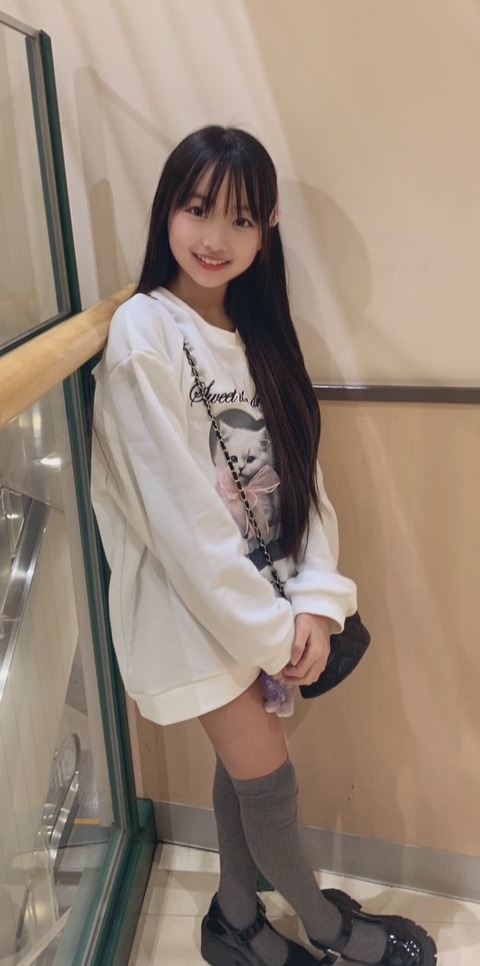 【画像】この女の子のハイキックをノーガードで10発受けて立ってられたらエッチ