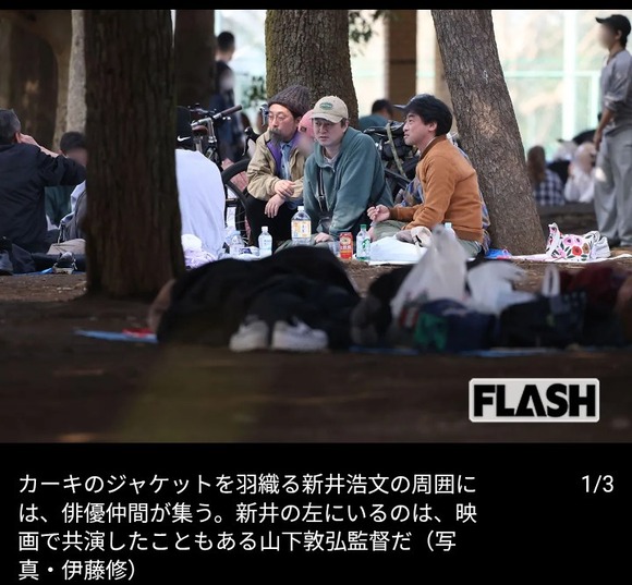 【悲報】新井浩文さん、ﾃﾞｶﾊﾟｲ女性と花見で宴会してる姿を盗撮されるwww