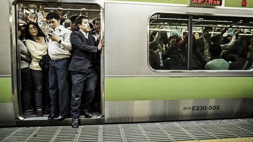 【動画】山手線の満員電車、ついに一線を越えてしまう