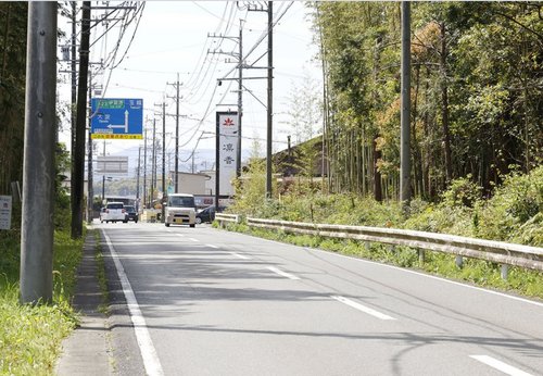 【画像】ルールを守り車道を走っていた自転車女性さん、中型貨物車に追突され死亡してしまう