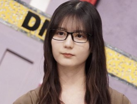 【朗報】小坂菜緒の動画に映り込んだ棒、ビンビンに揺れまくる