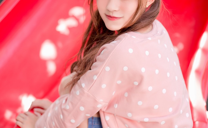 【画像】パンチラしちゃったギャル、言い訳必死www