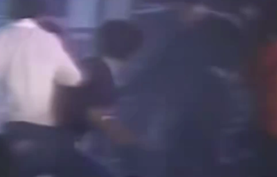 【閲覧注意】昭和アイドルのライブ中に乱入する暴漢がレベチ！これよく生きてたな…