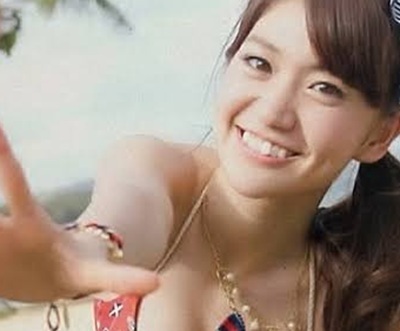 【GIF画像】大島優子さん、全力で乳を振り回してしまう！