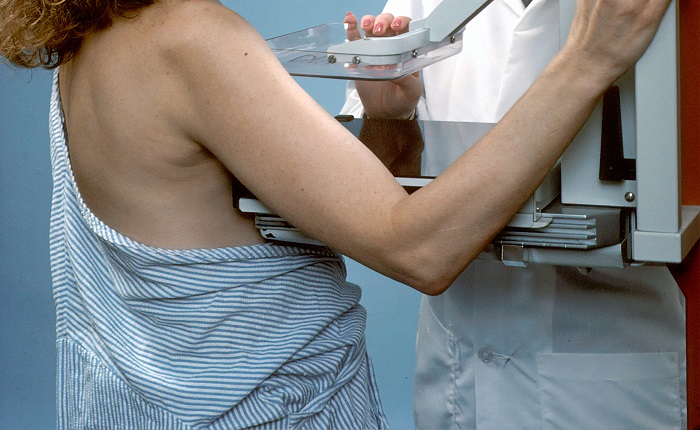 【画像】乳がん検査エロすぎワロタｗｗｗ