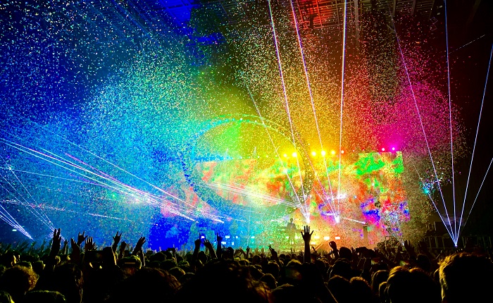 【画像】ライブで張り切り過ぎてパンツ丸見えになる声優ｗ