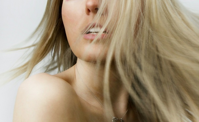 【画像】白ギャルの谷間で挟まれたい♡