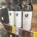 野口健氏「えらい事になっています 北海道・ニセコのドラッグストアの酒の値段が衝撃過ぎ「治外法権やん」の声も