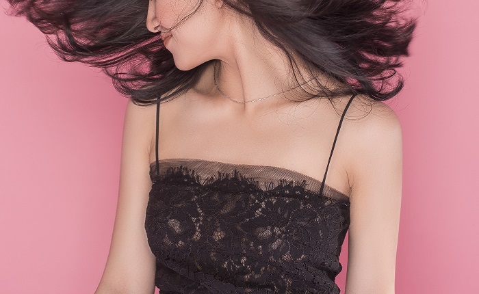 【動画】女性タレントさん、テレビでお乳触られるハプニングｗｗｗ