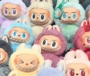 【悲報】らぶぶ転売ヤーさん、在庫を大量に抱えてしまうwww