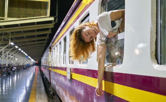 【画像】泥酔OLのパンチラｗｗｗ