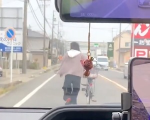 【動画】愛知で進路妨害をして渋滞を作るチャリ歩行者が撮影される。