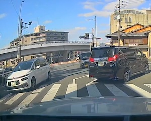 【罵声】京都の青が7秒しかない交差点で交通トラブルになったドラレコ。