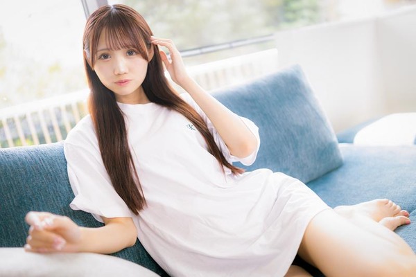 【画像】この子お胸、でかすぎてシャツ巻き込んでるの気付いてなくて草ァ⇒！！！